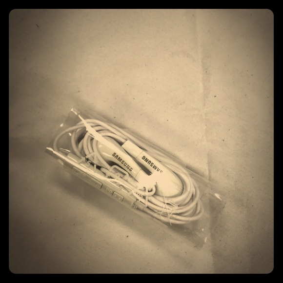 samsung Other - NWT Samsung Headset